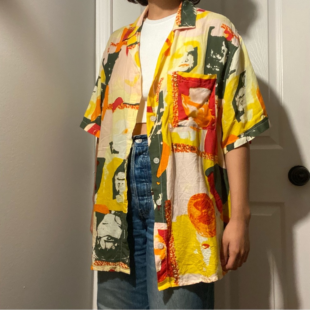 URBAN OUTFITTERS RETRO PATTERN BUTTON UP